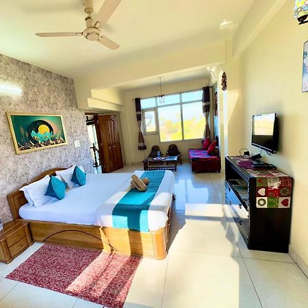 The Auriga 3Bhk Fully Entair Villa With Bonfire In Kasauli I Pvt Stay I Open Air Terrace I Kitchen Livingroom I Lawn Bonfire I Gaming Zone Dış mekan fotoğraf