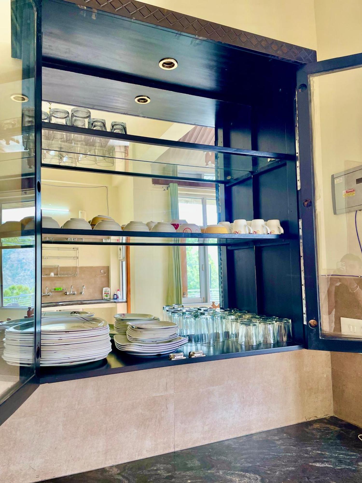 The Auriga 3Bhk Fully Entair Villa With Bonfire In Kasauli I Pvt Stay I Open Air Terrace I Kitchen Livingroom I Lawn Bonfire I Gaming Zone Dış mekan fotoğraf