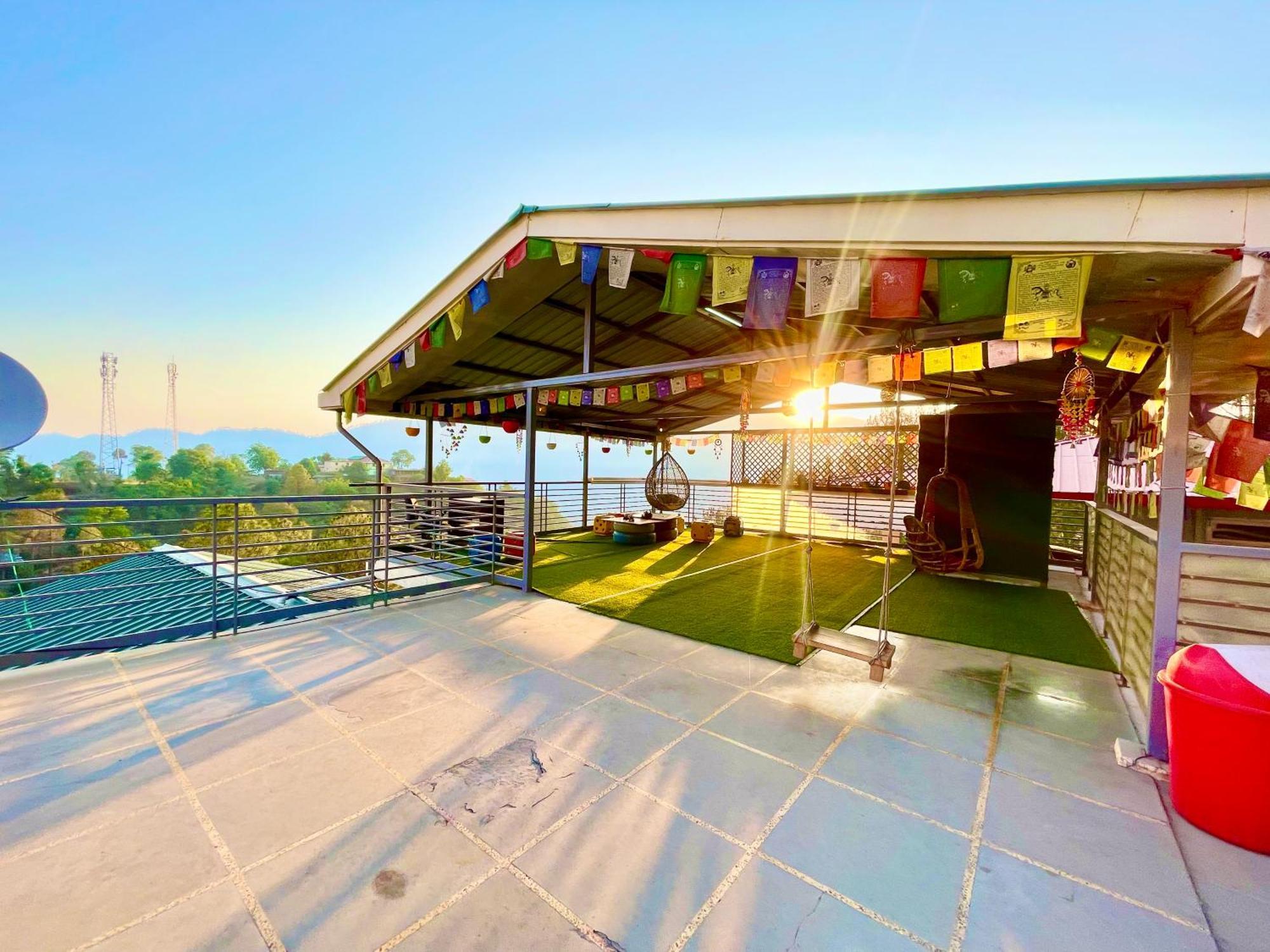 The Auriga 3Bhk Fully Entair Villa With Bonfire In Kasauli I Pvt Stay I Open Air Terrace I Kitchen Livingroom I Lawn Bonfire I Gaming Zone Dış mekan fotoğraf