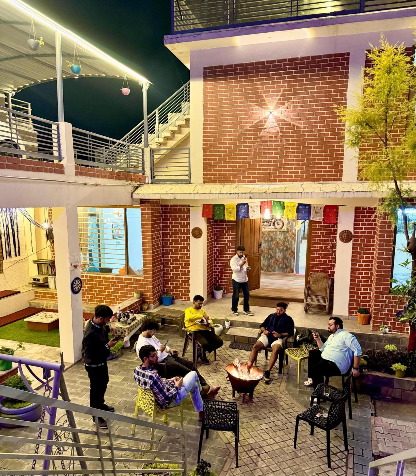 The Auriga 3Bhk Fully Entair Villa With Bonfire In Kasauli I Pvt Stay I Open Air Terrace I Kitchen Livingroom I Lawn Bonfire I Gaming Zone Dış mekan fotoğraf