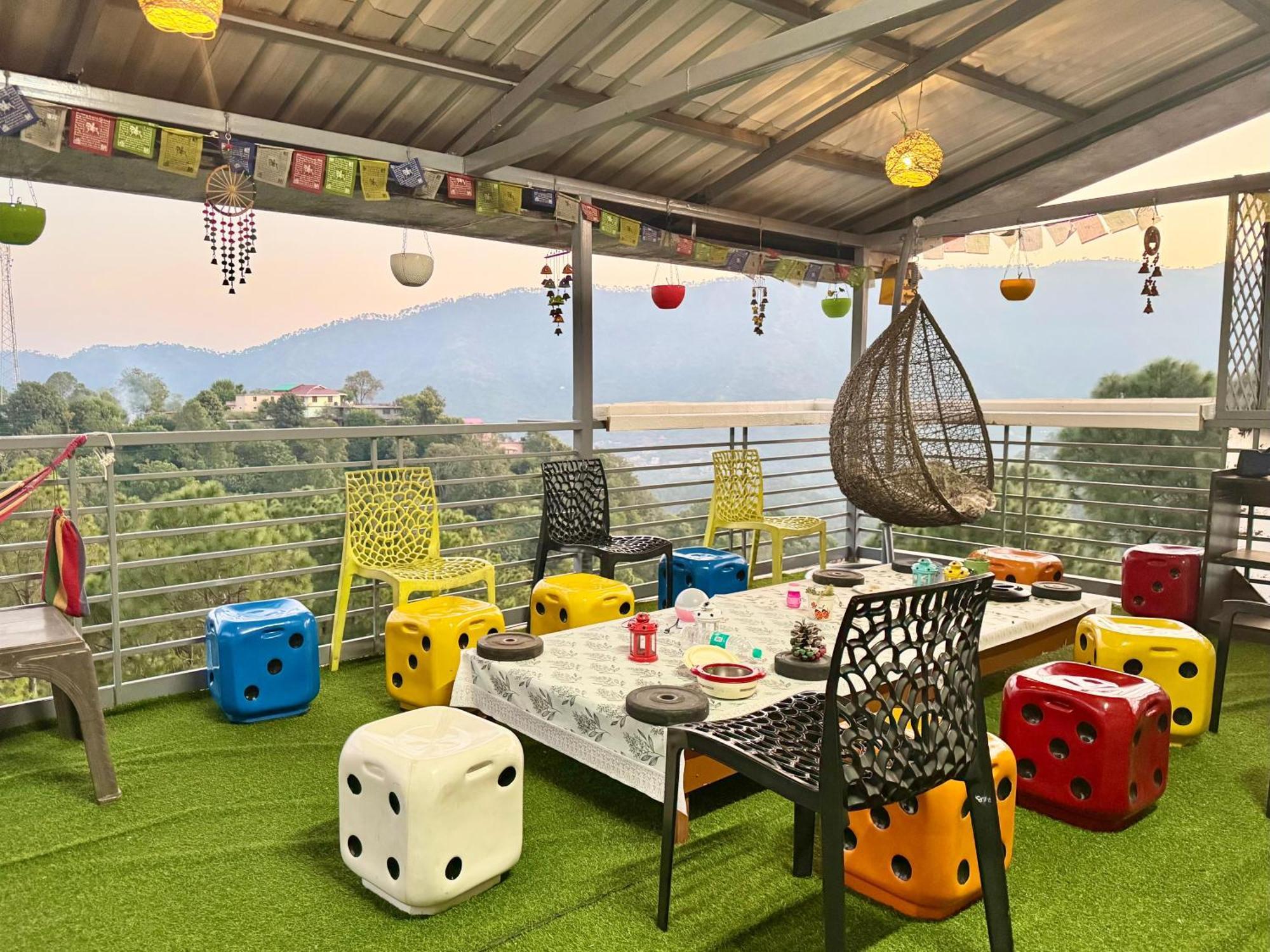 The Auriga 3Bhk Fully Entair Villa With Bonfire In Kasauli I Pvt Stay I Open Air Terrace I Kitchen Livingroom I Lawn Bonfire I Gaming Zone Dış mekan fotoğraf