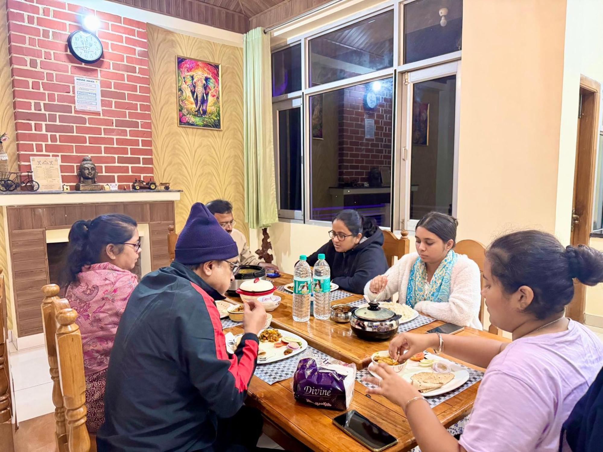 The Auriga 3Bhk Fully Entair Villa With Bonfire In Kasauli I Pvt Stay I Open Air Terrace I Kitchen Livingroom I Lawn Bonfire I Gaming Zone Dış mekan fotoğraf