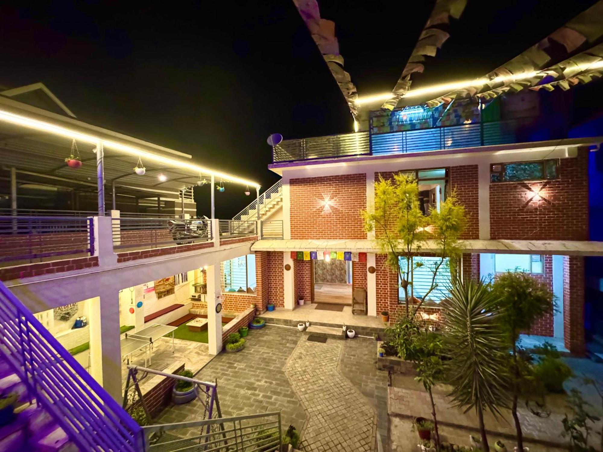 The Auriga 3Bhk Fully Entair Villa With Bonfire In Kasauli I Pvt Stay I Open Air Terrace I Kitchen Livingroom I Lawn Bonfire I Gaming Zone Dış mekan fotoğraf