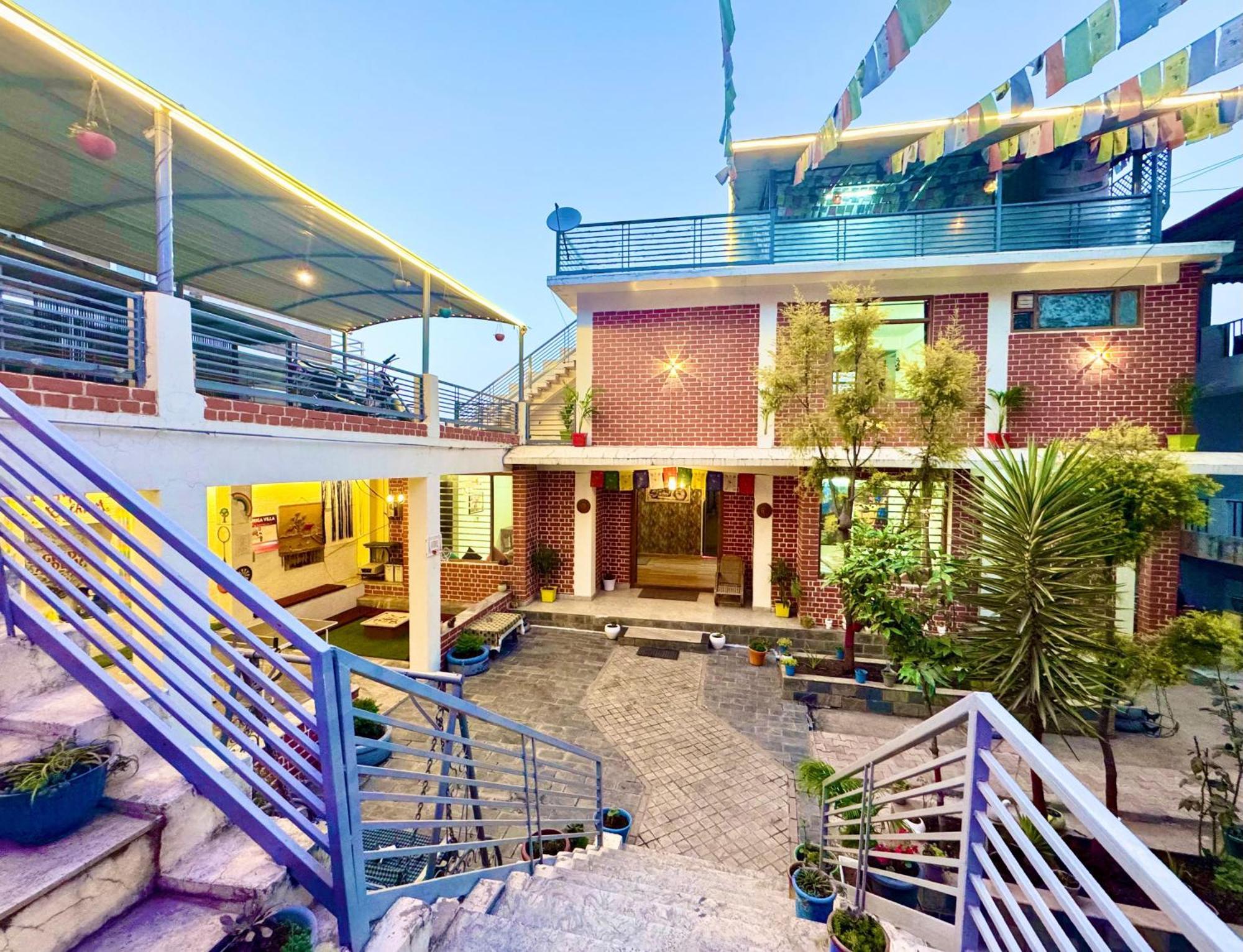The Auriga 3Bhk Fully Entair Villa With Bonfire In Kasauli I Pvt Stay I Open Air Terrace I Kitchen Livingroom I Lawn Bonfire I Gaming Zone Dış mekan fotoğraf