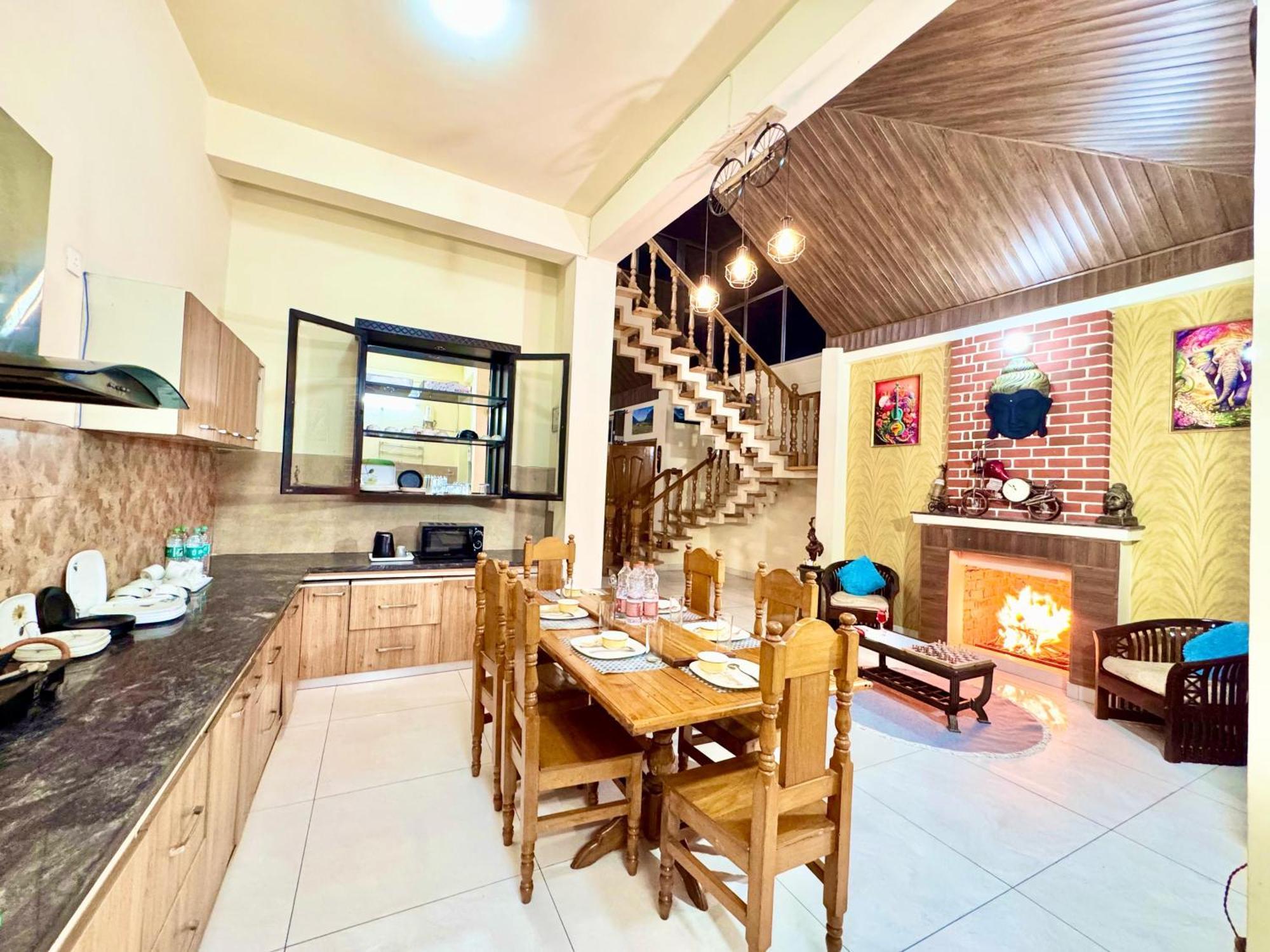 The Auriga 3Bhk Fully Entair Villa With Bonfire In Kasauli I Pvt Stay I Open Air Terrace I Kitchen Livingroom I Lawn Bonfire I Gaming Zone Dış mekan fotoğraf